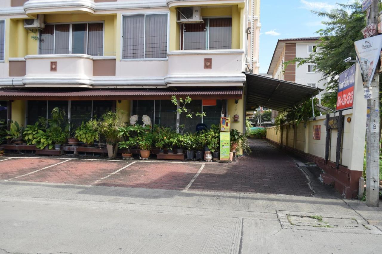 Benjaratch Boutique Apartment Bangkok Exterior photo